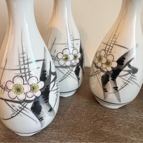 Japanese Celadon Porcelain Seiji Vases - Picture 3 of 14